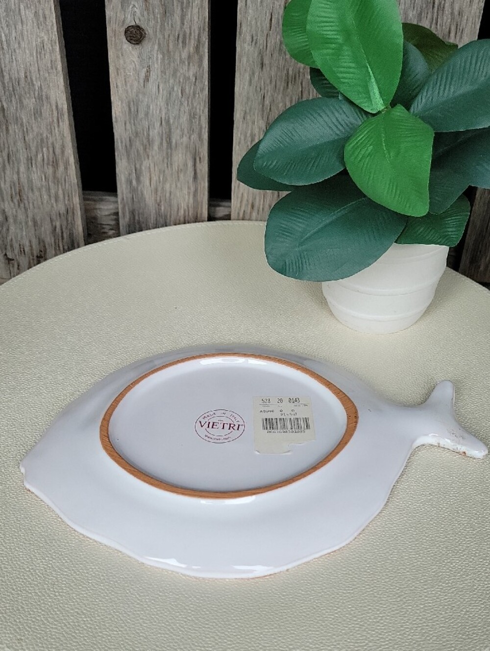 Vietri Pesce Bianco White Ceramic 9" Plate- Made In Italy Discontinued - Picture 3 of 6